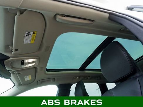 Used 2022 Volvo XC60 B5 Momentum image 15