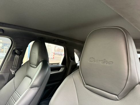 Used 2024 Porsche Cayenne Turbo image 36