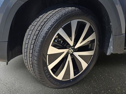 Used 2024 Volkswagen Taos SE image 34