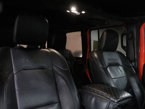 Used 2019 Jeep Wrangler Unlimited Sahara image 23