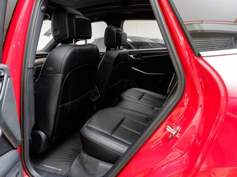 Used 2024 Porsche Macan Turbo AWD/4WD image 40