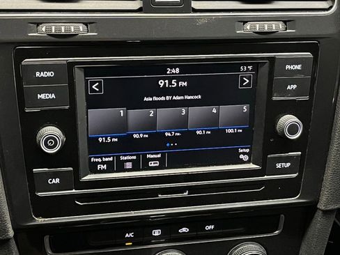 Used 2018 Volkswagen Golf S image 23