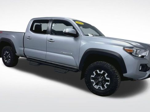 Used 2022 Toyota Tacoma TRD Off-Road w/ Technology Package image 2