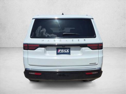 Used 2024 Jeep Wagoneer L Series II RWD image 22