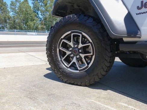 Used 2025 Jeep Wrangler Unlimited Rubicon AWD/4WD image 8