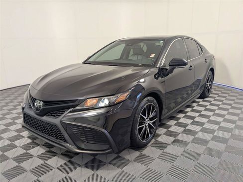 Used 2023 Toyota Camry SE w/ Convenience Package FWD image 2