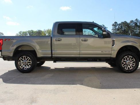 Used 2019 Ford F250 Lariat w/ Lariat Value Package image 19