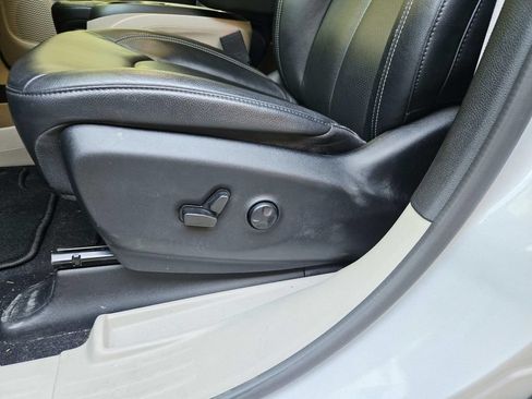Used 2022 Chrysler Pacifica Touring-L AWD/4WD image 38