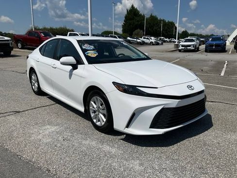 Used 2025 Toyota Camry LE FWD image 3