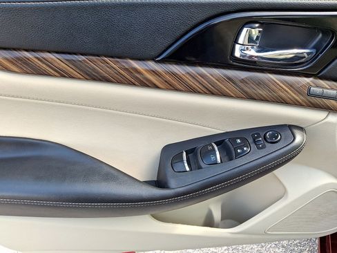 Used 2016 Nissan Maxima Platinum w/ Interior Lighting Package image 11