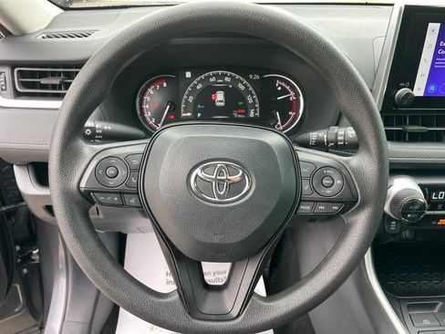 Used 2025 Toyota RAV4 XLE FWD image 25
