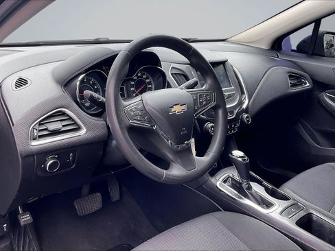 Used 2017 Chevrolet Cruze LT FWD image 14