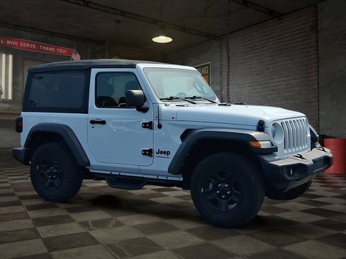 Used 2022 Jeep Wrangler Sport AWD/4WD image 2
