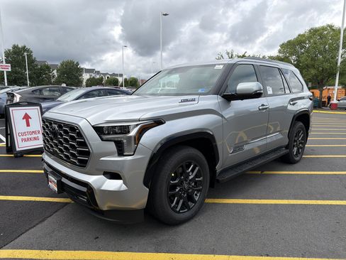 New 2026 Toyota Sequoia Platinum AWD/4WD image 1
