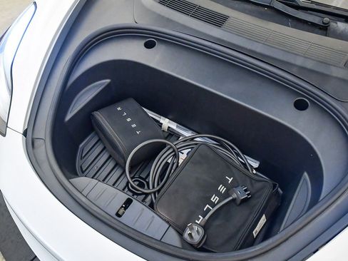 Used 2021 Tesla Model 3 Performance image 32