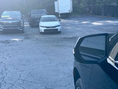 Used 2025 Cadillac Escalade ESV Sport AWD/4WD image 11
