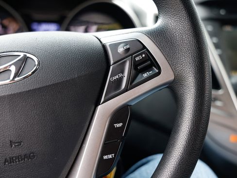 Used 2016 Hyundai Veloster image 26