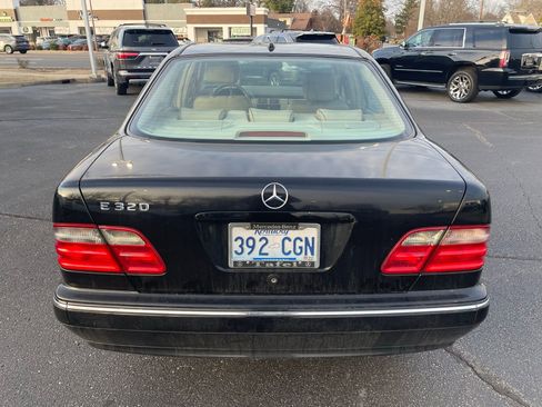 Used 2001 Mercedes-Benz E 320 Sedan image 5