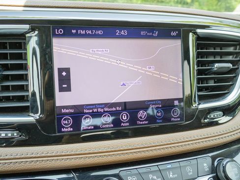 Used 2019 Chrysler Pacifica Limited w/ Tire & Wheel Group FWD image 19