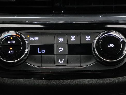 Used 2025 Buick Envista Sport Touring FWD image 18