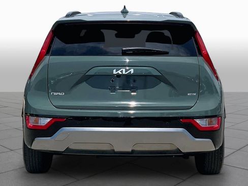 Used 2024 Kia Niro SX image 5