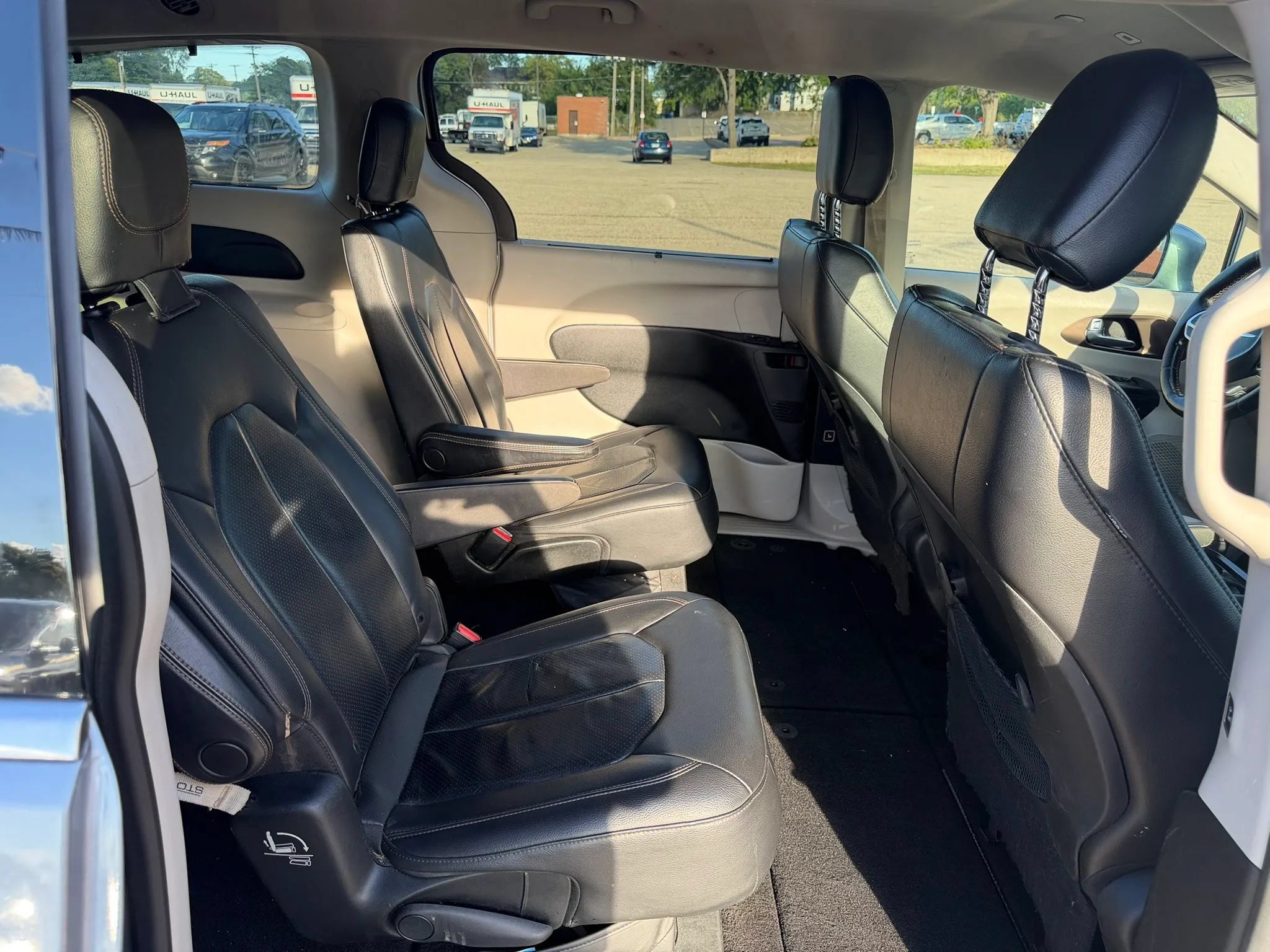 Used 2019 Chrysler Pacifica Touring-L FWD image 18