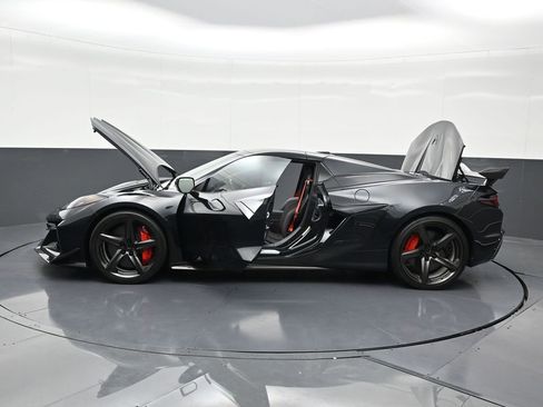 Used 2024 Chevrolet Corvette Z06 w/ Z07 Performance Package image 32