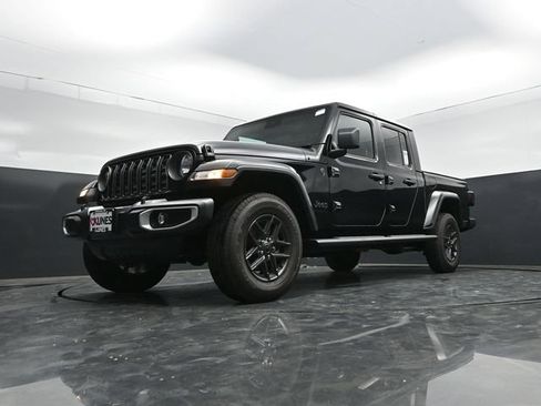 Used 2024 Jeep Gladiator Sport AWD/4WD image 61