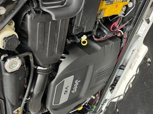 Used 2016 Jeep Wrangler Unlimited Rubicon image 33