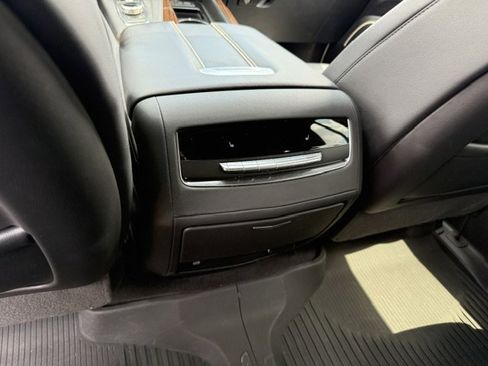 Used 2024 Cadillac Escalade Premium Luxury image 18