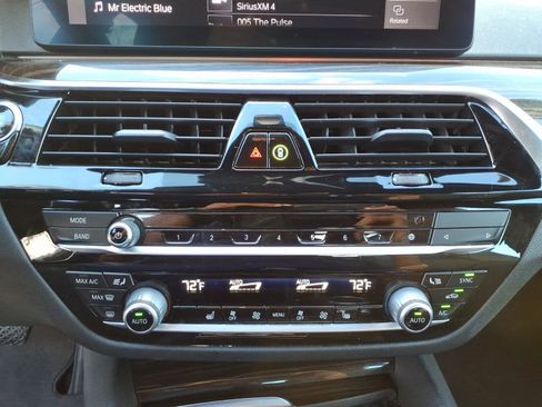 Used 2021 BMW 530i image 14