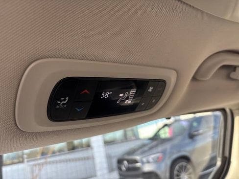 Used 2024 Chrysler Pacifica Touring-L image 24