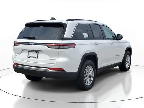 Used 2023 Jeep Grand Cherokee Laredo w/ Trailer Tow Prep Group (B) AWD/4WD image 4