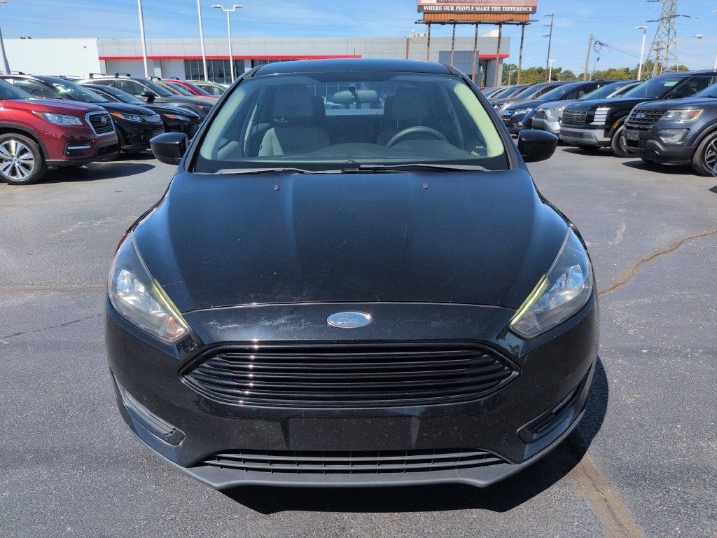 Used 2018 Ford Focus SE w/ SE Appearance Package FWD image 8
