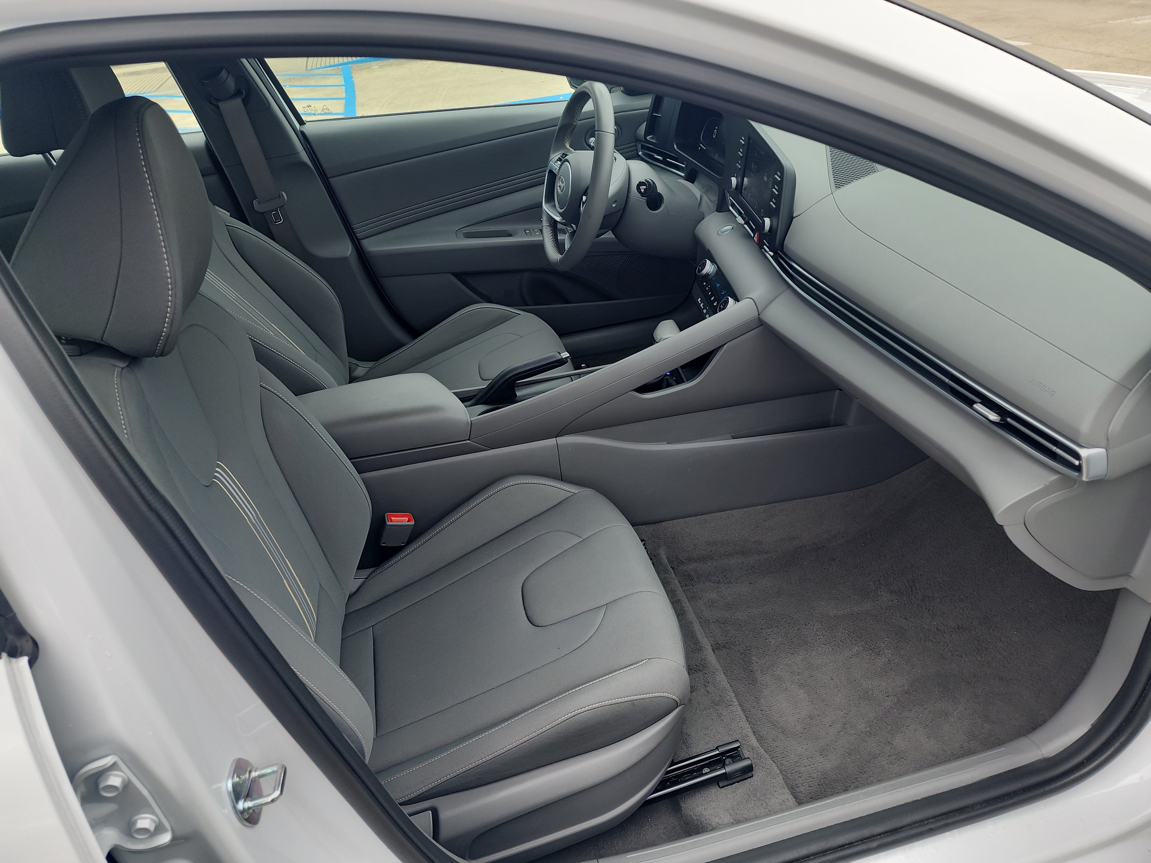 Used 2025 Hyundai Elantra Sport FWD image 17