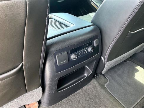 Used 2018 GMC Yukon Denali AWD/4WD image 10
