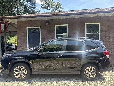 Used 2023 Subaru Forester Premium AWD/4WD image 3