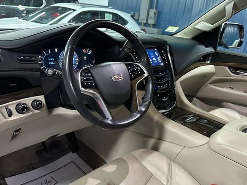 Used 2019 Cadillac Escalade Premium Luxury image 8