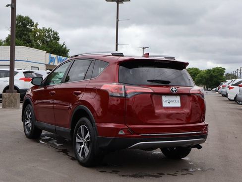 Used 2018 Toyota RAV4 XLE AWD/4WD image 5