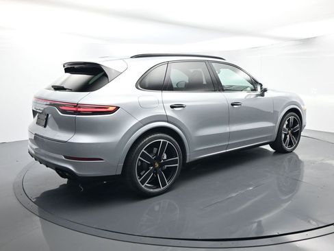Used 2022 Porsche Cayenne Turbo image 15