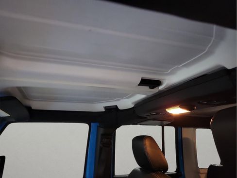 Used 2017 Jeep Wrangler Unlimited Sahara AWD/4WD image 13