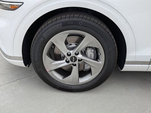 New 2026 Genesis GV70 2.5T image 9