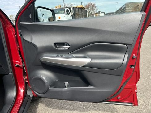 Used 2019 Nissan Kicks SR w/ SR Premium Package FWD image 25