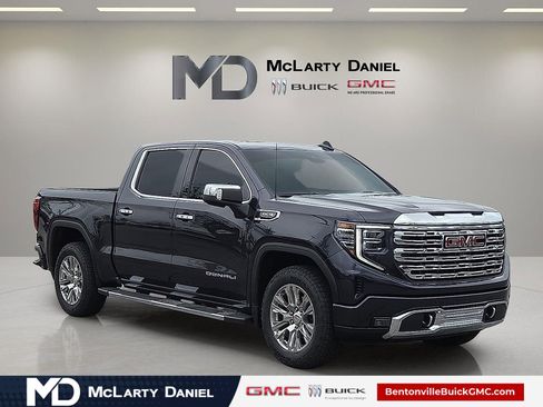 Used 2023 GMC Sierra 1500 Denali w/ Technology Package AWD/4WD image 1