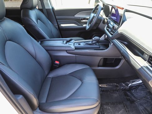 Certified 2024 Toyota Grand Highlander AWD Hybrid image 17