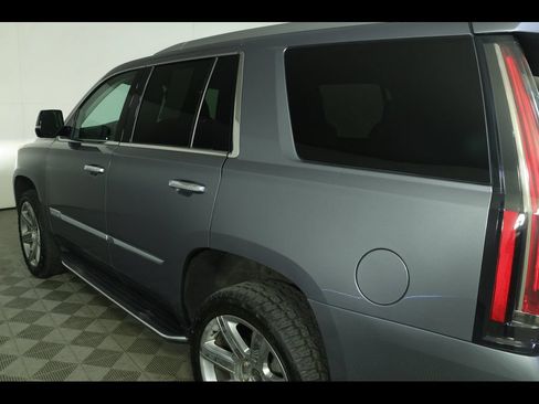 Used 2020 Cadillac Escalade Luxury AWD/4WD image 21