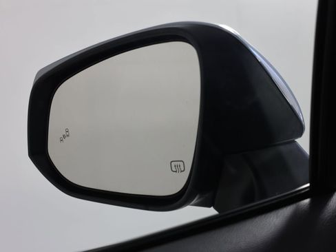 Used 2022 Toyota Corolla Cross XLE FWD image 15
