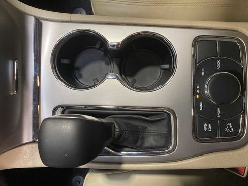 Used 2019 Jeep Grand Cherokee Limited AWD/4WD image 17