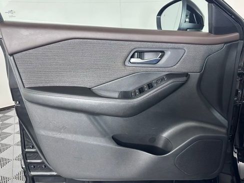 Used 2022 Nissan Rogue SV image 14