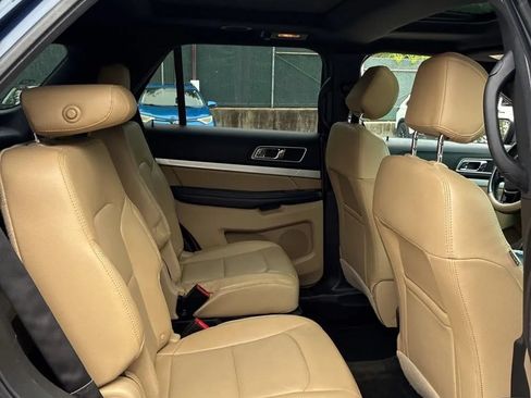 Used 2016 Ford Explorer XLT w/ Equipment Group 202A AWD/4WD image 12